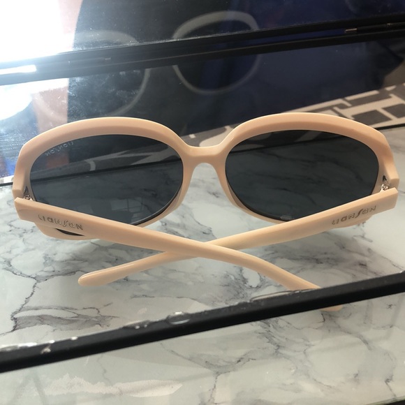 NEW OFF WHITE LIANSAN POLARIZED OVERSIZED SUNG… - Picture 7 of 8